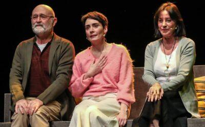 Haftanın oyunu ‘Aile Yalanları’: Ailenin dikenlerini usulca çıkarıyor