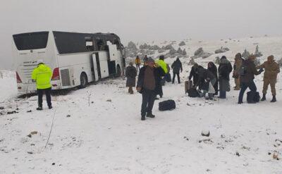 Buz pistine dönen yolda zincirleme kaza: 2 ölü, 8 yaralı